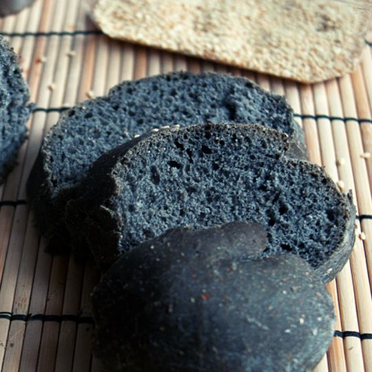 black foods - black bread